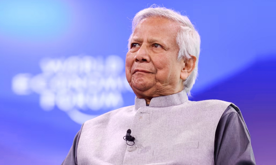 লাল পাসপোর্টের মায়া ত্যাগ! বিদায়ের আগেই 'ভিআইপি' তকমা ছাড়লেন ড. ইউনূস